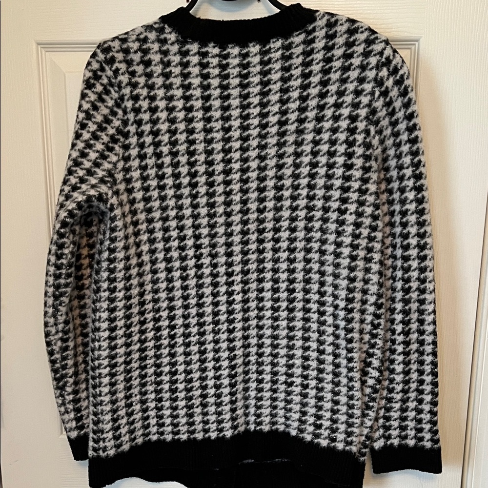 Tahari Black and White Houndstooth Cardigan - Picture 6 of 6